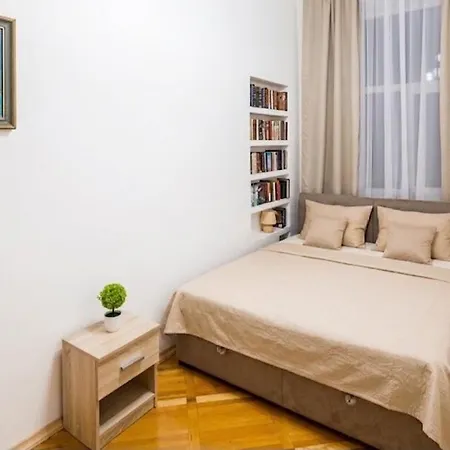 Three-room On Rynok Square